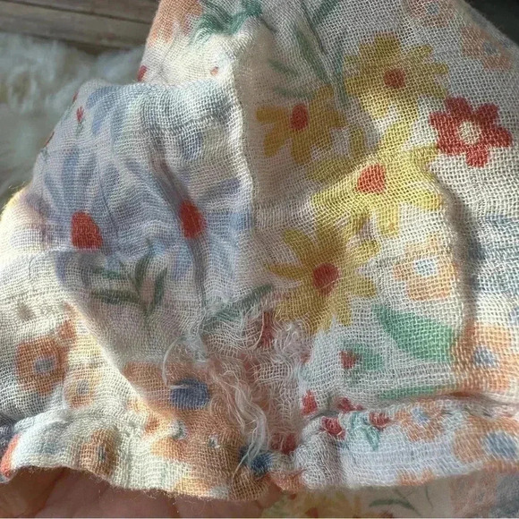 Spearmint Love 100% Cotton Floral Muslin Swaddle Blanket - Picture 5 of 6